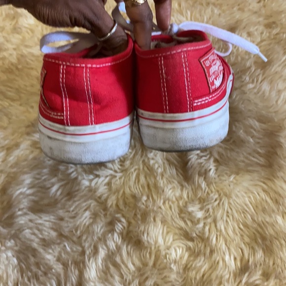 Red Low Cut Levi’s Sneakers - Picture 4 of 9